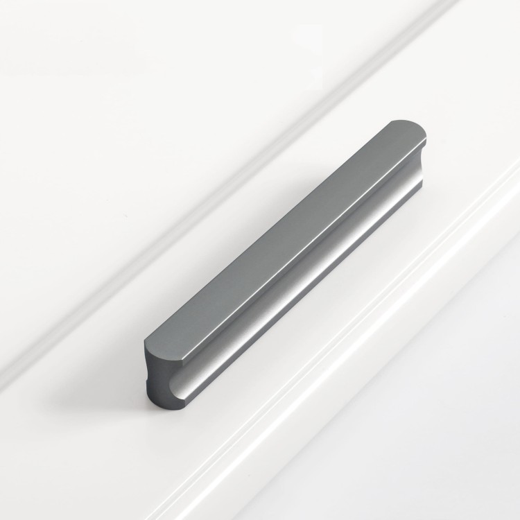 Szary podłużny uchwyt meblowy Tapia z aluminiowego profilu rozmiar 96 mm