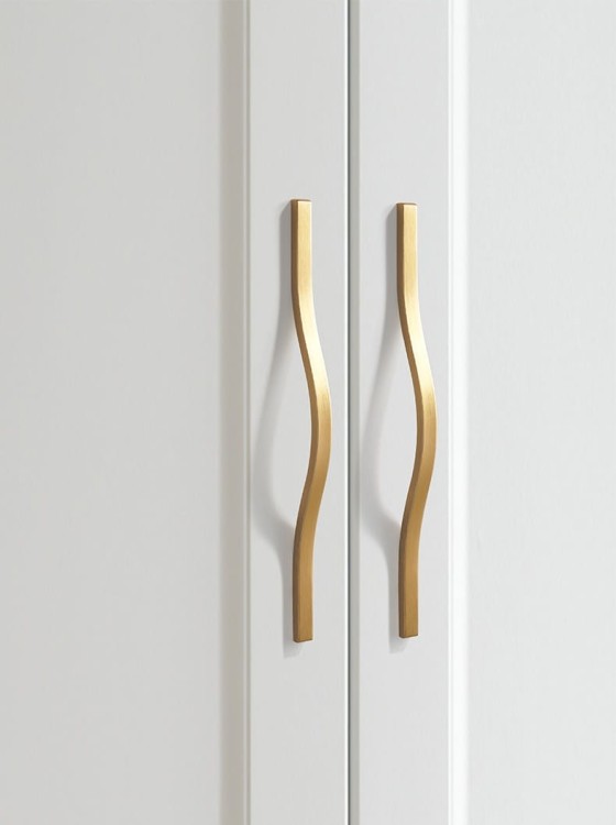 Möbelgriff Imperio – länglicher Griff in Gold, Schwarz oder gebürstetem Grau, aus kratzfestem Metall. Längen 160–800 mm, ideal für große Fronten, Schiebetürschränke und moderne Einbauten.