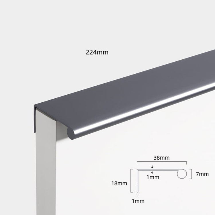 Möbelgriff Bravo – L-Kantengriff aus feuchtigkeitsbeständigem Aluminium. Farben: gebürstetes Gold, Schwarz, Silber und Grau. Größen 96, 128, 160, 192, 224 und 800 mm. Für moderne, minimalistische und industrielle Interieurs.