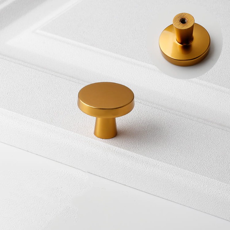 Möbelknopf Gloria – korrosionsbeständiger Metallknopf in vielen Farben: Glanzgold, gebürstetes Gold, Titanschwarz, Chrom, Nickel, Grau, Gelb, Schwarz, Rosa und Blau. Für moderne, klassische, Kinder- und skandinavische Möbel.