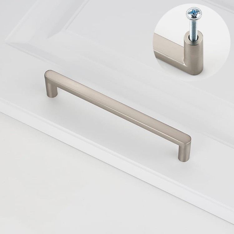 Möbelgriff Vega – moderner minimalistischer Griff in Schwarz, gebürstetem Gold, gebürstetem Nickel und Perlgrau. Größen 128–256 mm, ideal für Küche, Kommoden, Schränke, Garderobe und Bad.