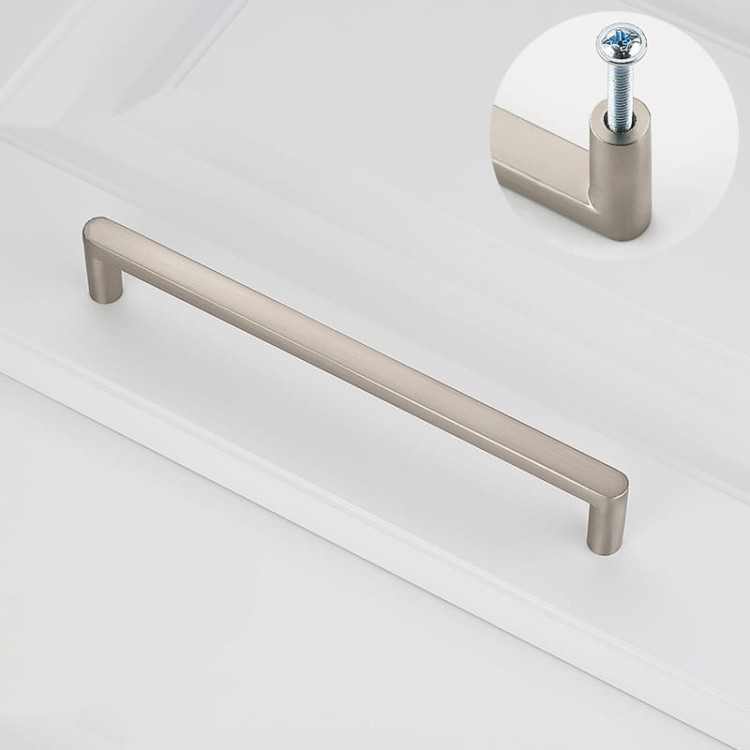 Möbelgriff Vega – moderner minimalistischer Griff in Schwarz, gebürstetem Gold, gebürstetem Nickel und Perlgrau. Größen 128–256 mm, ideal für Küche, Kommoden, Schränke, Garderobe und Bad.