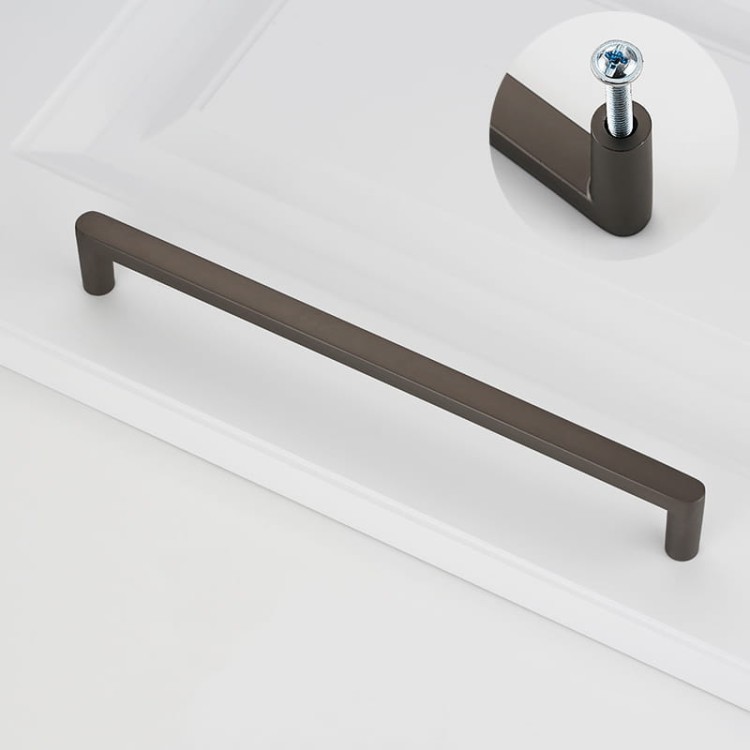 Möbelgriff Vega – moderner minimalistischer Griff in Schwarz, gebürstetem Gold, gebürstetem Nickel und Perlgrau. Größen 128–256 mm, ideal für Küche, Kommoden, Schränke, Garderobe und Bad.