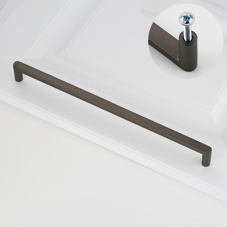Möbelgriff Vega – moderner minimalistischer Griff in Schwarz, gebürstetem Gold, gebürstetem Nickel und Perlgrau. Größen 128–256 mm, ideal für Küche, Kommoden, Schränke, Garderobe und Bad.